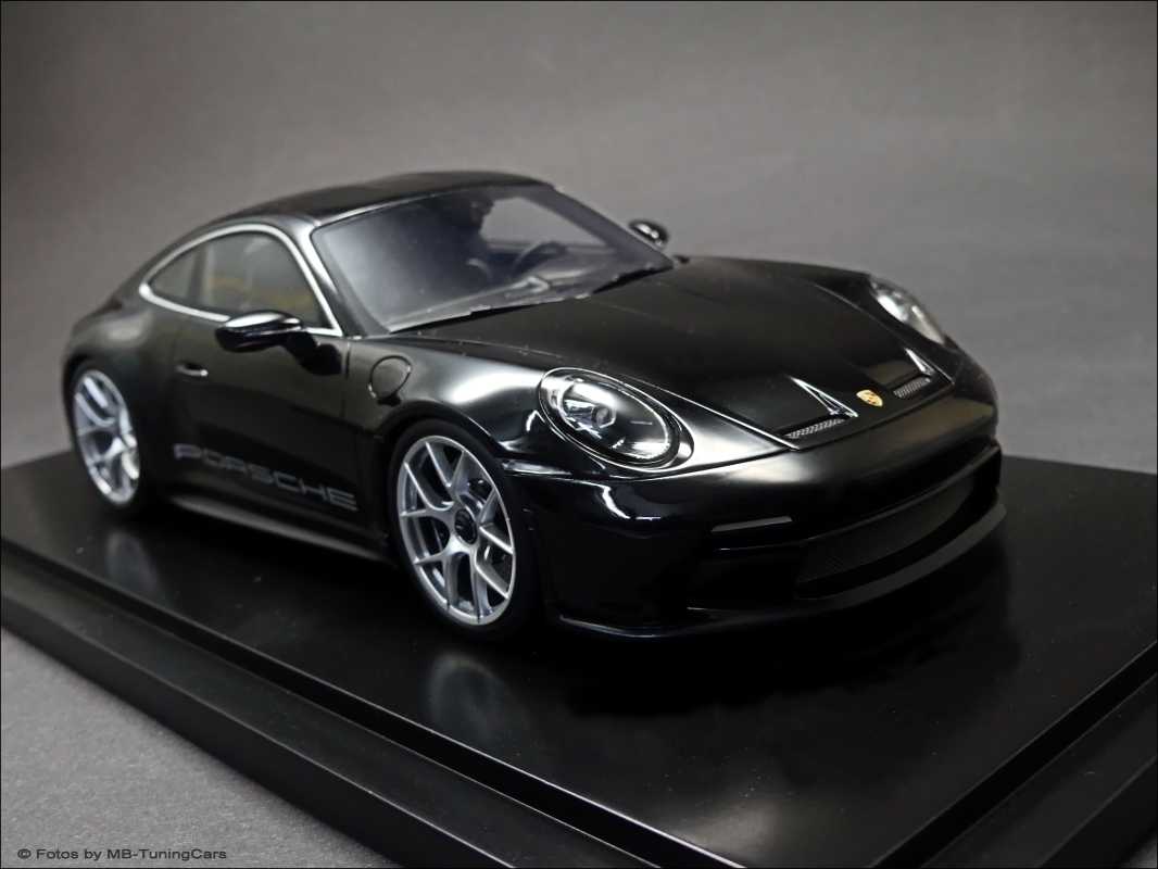 1:18 Porsche 911 992 S/T BlackEdition 911/ Spark inkl OVP Vitrine